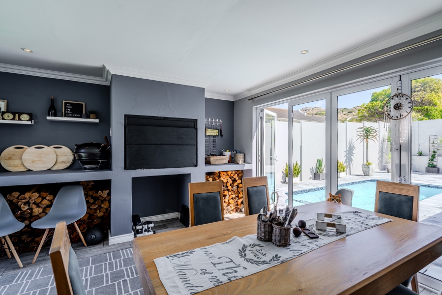 3 Bedroom Property for Sale in Silverglade Western Cape